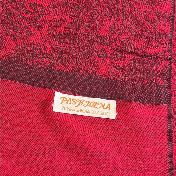 Pashmina Scarf in Red and Black Paisley - NWOT - Picture 2 of 6